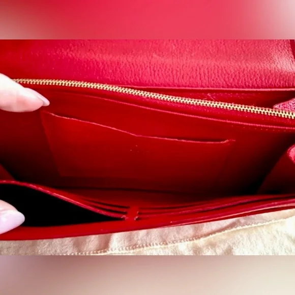 Never used in Box Louis Vuitton Lockme Long Wallet
M61277 - Picture 10 of 15